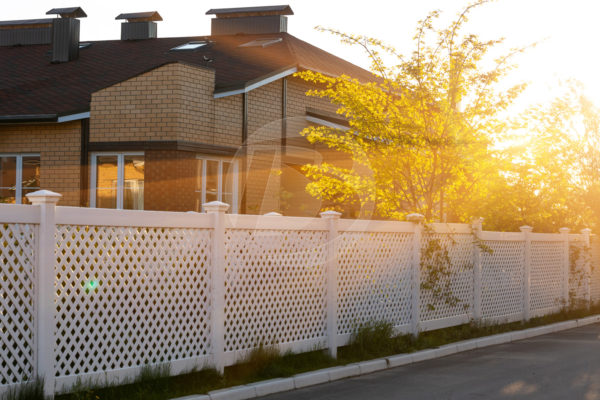 Full view white privacy lattice vinyl fence with vinyl post and cap