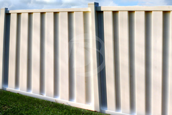Cream vinyl board on board vinyl fence