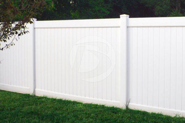 White side by side vinyl fence