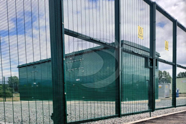 Green welded wire slide gate for commercial use